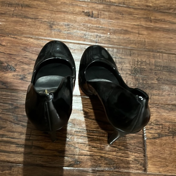 Excellent condition Jessica Simpson pumps. Size 7 - Picture 2 of 4